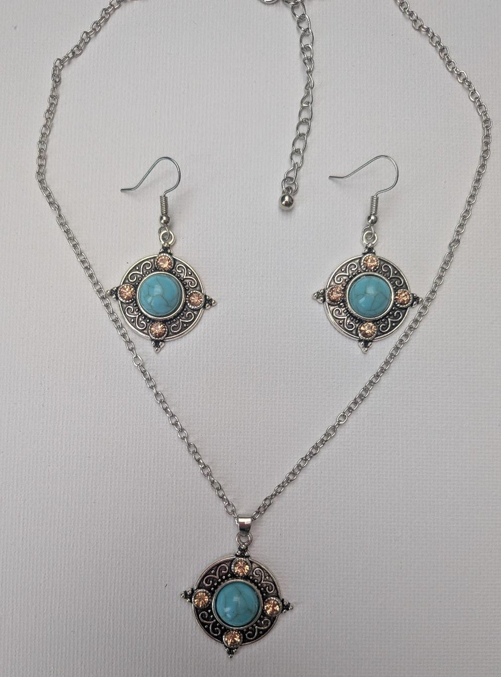 Bohemian Style Alloy & Synthetic Turquoise Pendant Necklace