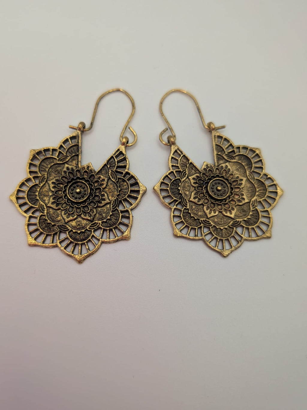 Bohemian Style Alloy Hoop Earrings – Antique Golden Floral Charm