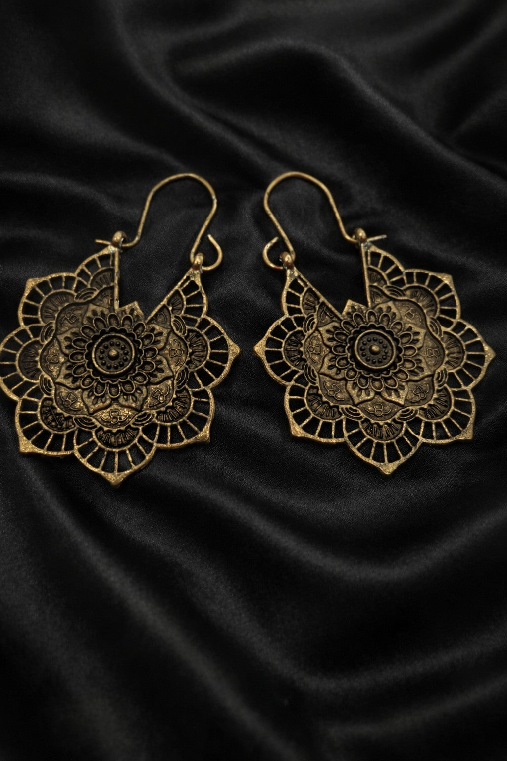 Bohemian Style Alloy Hoop Earrings – Antique Golden Floral Charm