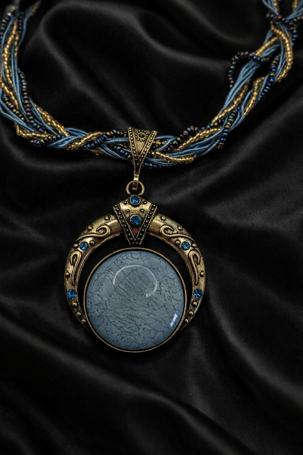 Bohemian Style Flat Round Alloy & Resin Imitation Gems Pendant Necklace