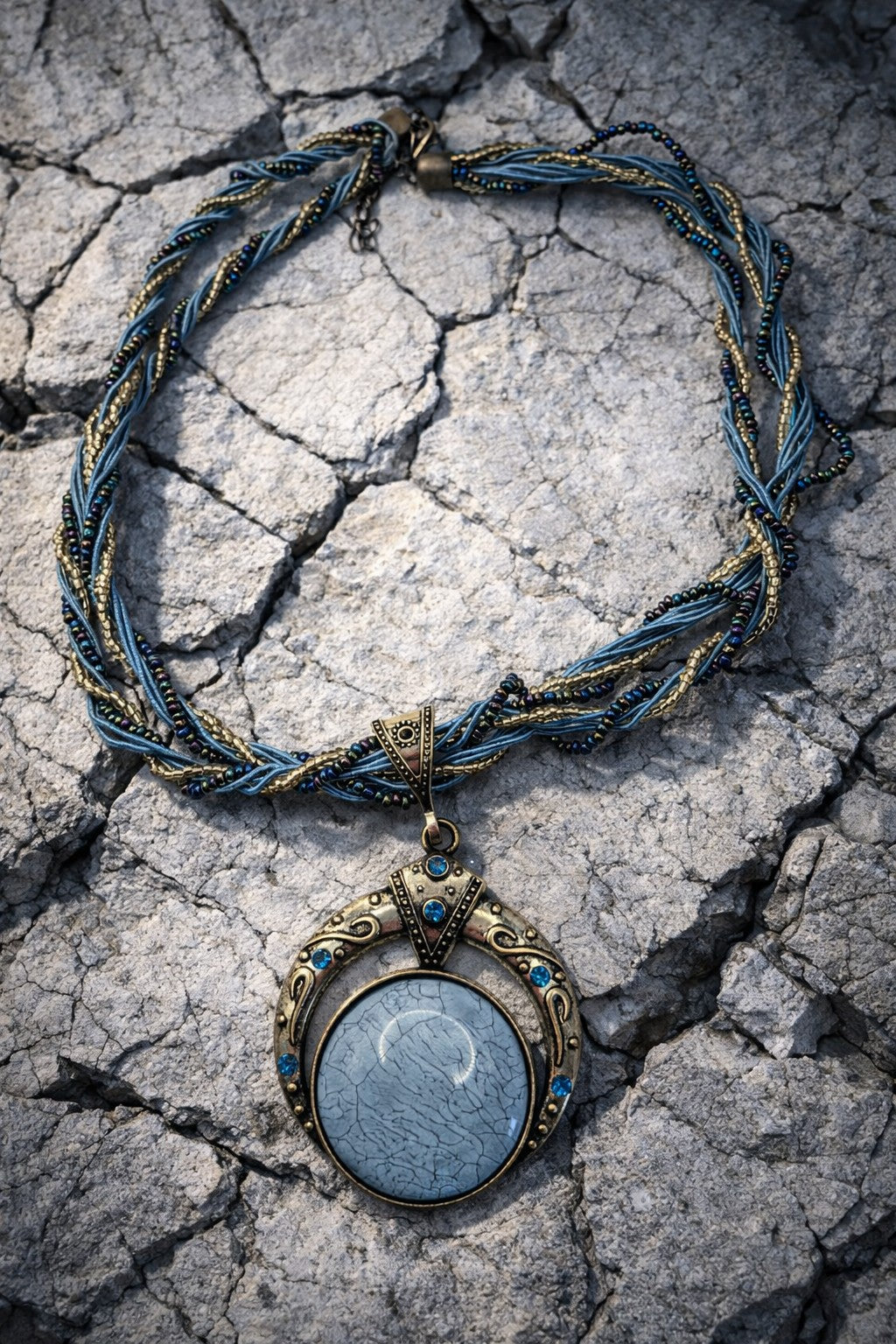 Bohemian Style Flat Round Alloy & Resin Imitation Gems Pendant Necklace