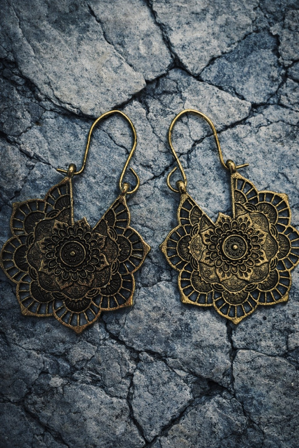 Bohemian Style Alloy Hoop Earrings – Antique Golden Floral Charm